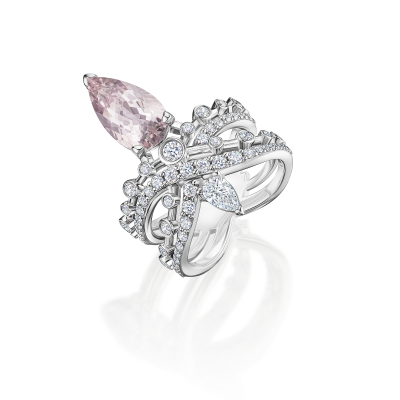 R41-FD-034-6 Кольцо (750) (1 Бр Груша 0,240Ct 3/5А ,1 Бр Кр-57 0,100Ct 3/5А ,1 Бр Кр-57 0,070Ct 3/5А ,2 Бр Кр-57 0,080Ct 3/5А ,) ШК: 3000000000175